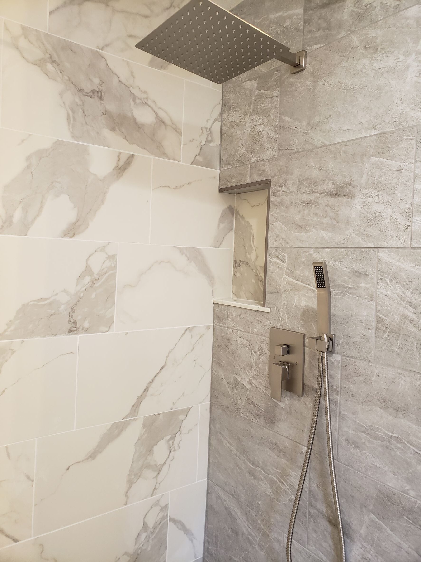 Tiled Shower with infinity box niche
